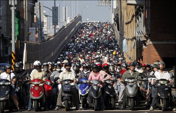 eismas motoroleriai
