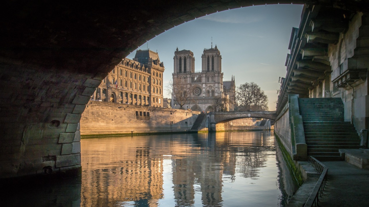 notredame 4688554 1280